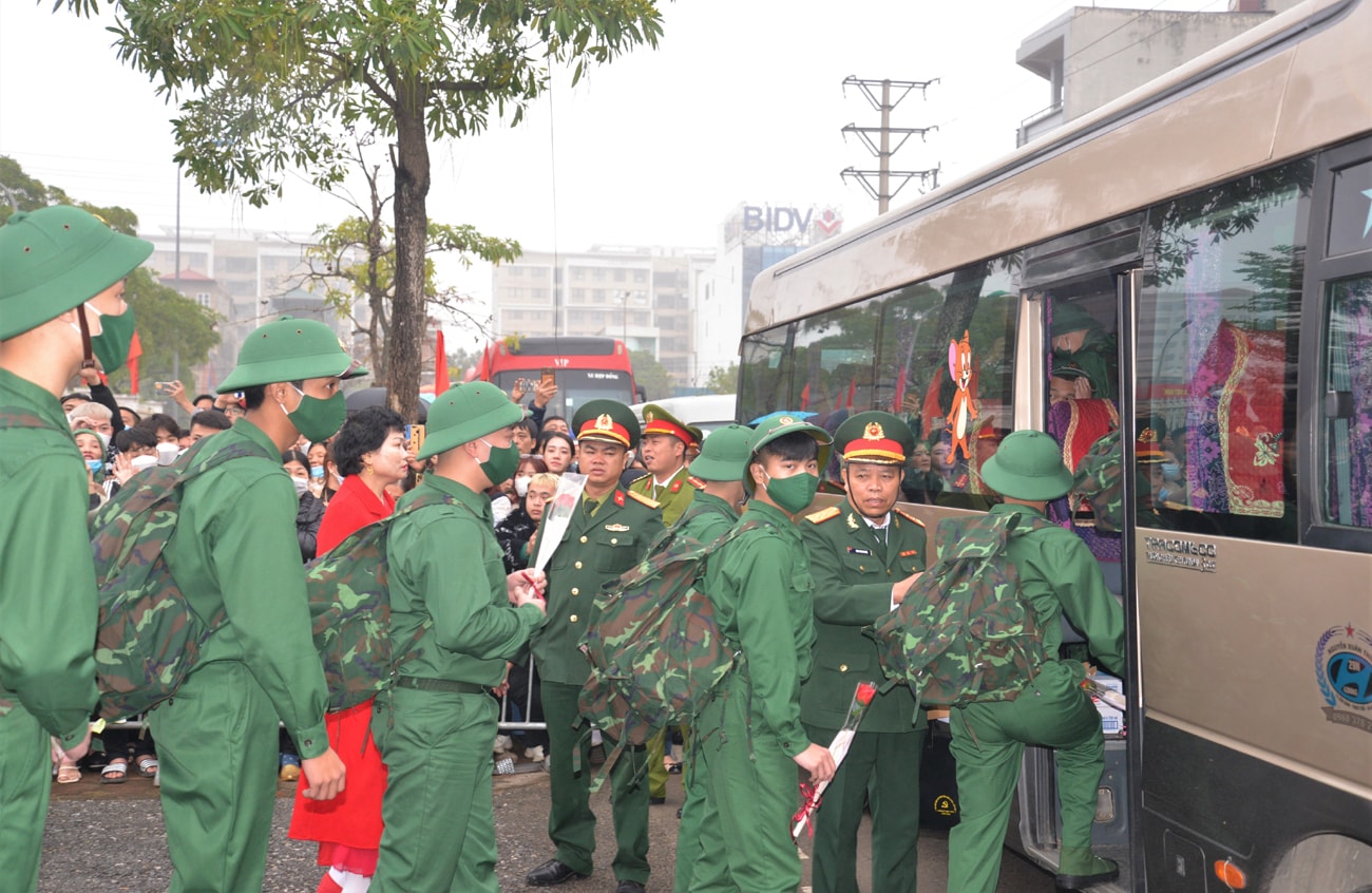 Rộn ràng ngày hội tòng quân