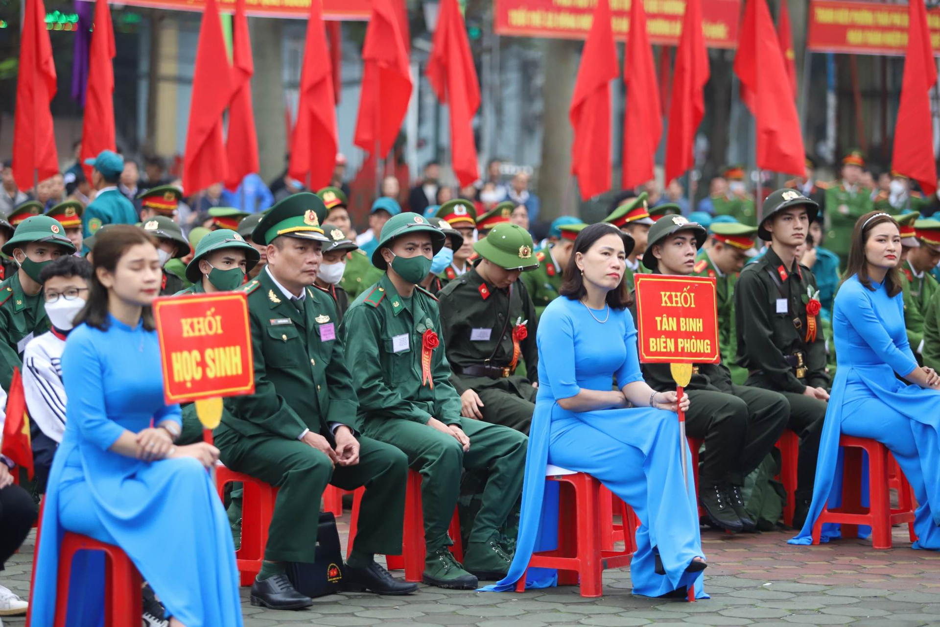 Gần 1.500 tân binh Hà Tĩnh lên đường nhập ngũ