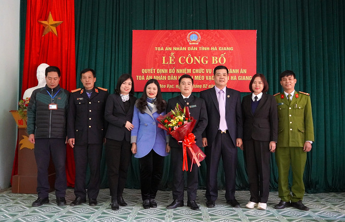 TAND tỉnh Hà Giang trao quyết định bổ nhiệm chức vụ Phó Chánh án TAND cấp huyện 