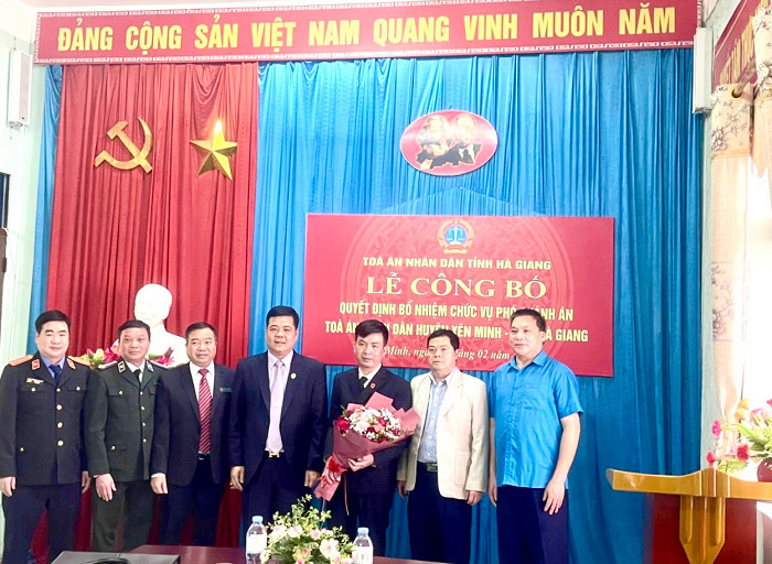 TAND tỉnh Hà Giang trao quyết định bổ nhiệm chức vụ Phó Chánh án TAND cấp huyện 