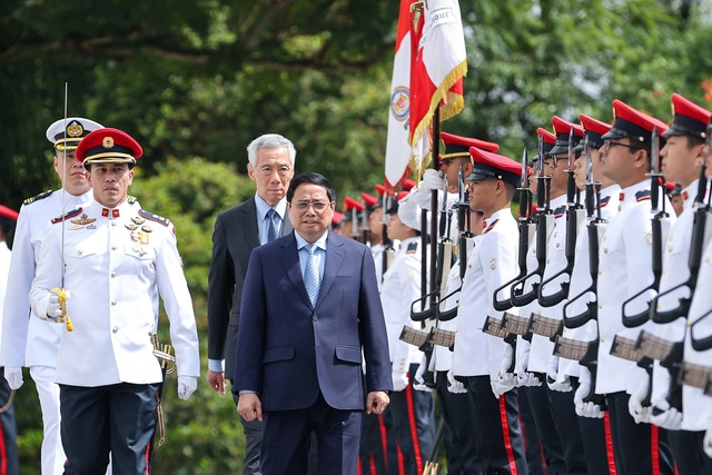 Chùm ảnh: Lễ đón Thủ tướng Phạm Minh Chính thăm chính thức Singapore - Ảnh 1.