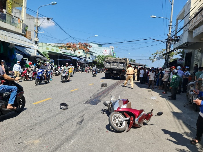 Quảng Nam: Va chạm giữa xe tải và xe máy, một học sinh tử vong 