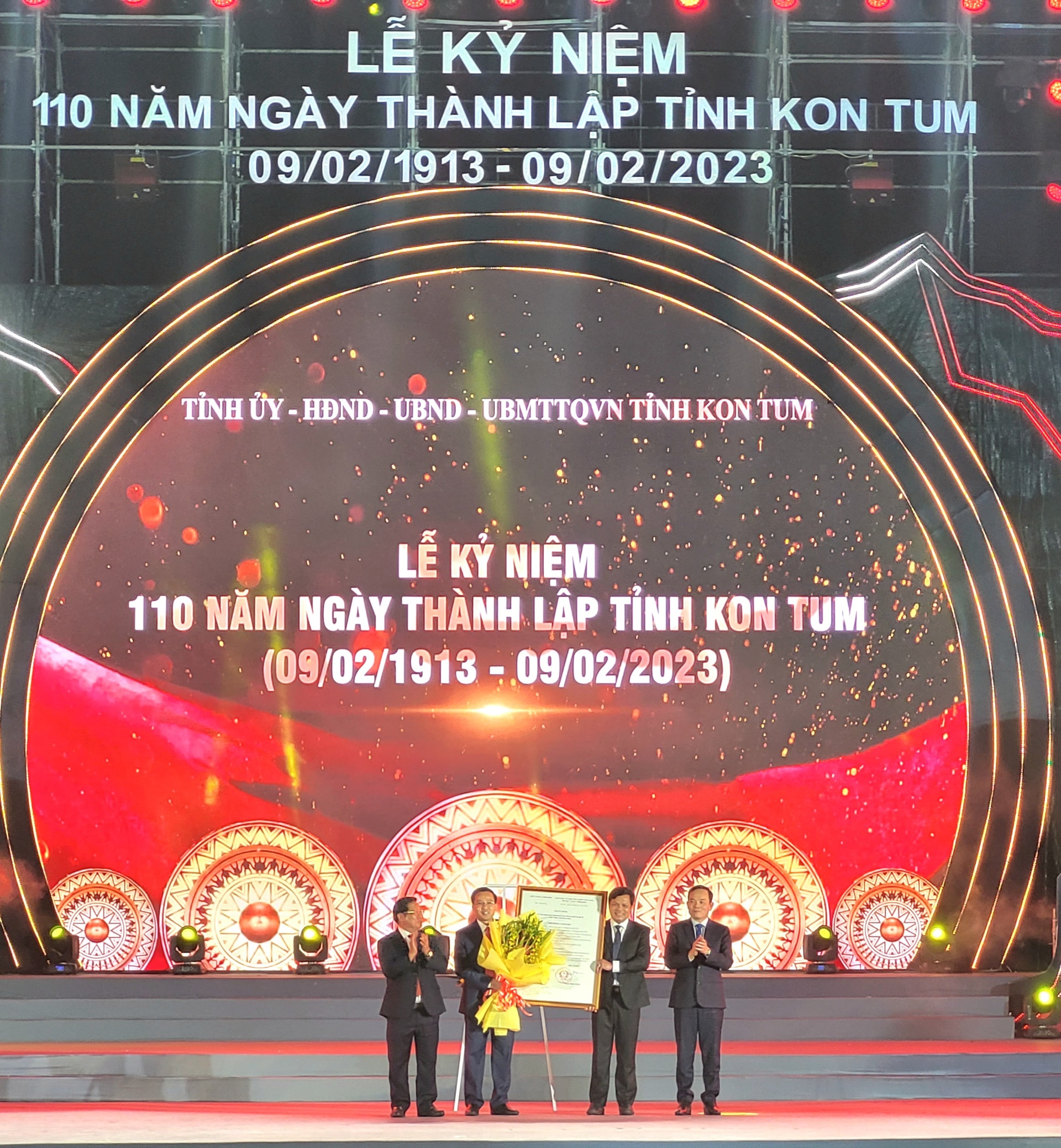 Thường trực Ban Bí thư Võ Văn Thưởng dự Lễ kỷ niệm 110 năm thành lập tỉnh Kon Tum