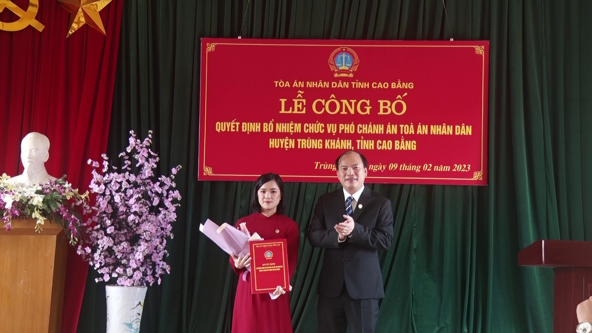 Trao quyết định bổ nhiệm chức vụ Phó chánh án TAND huyện Trùng Khánh