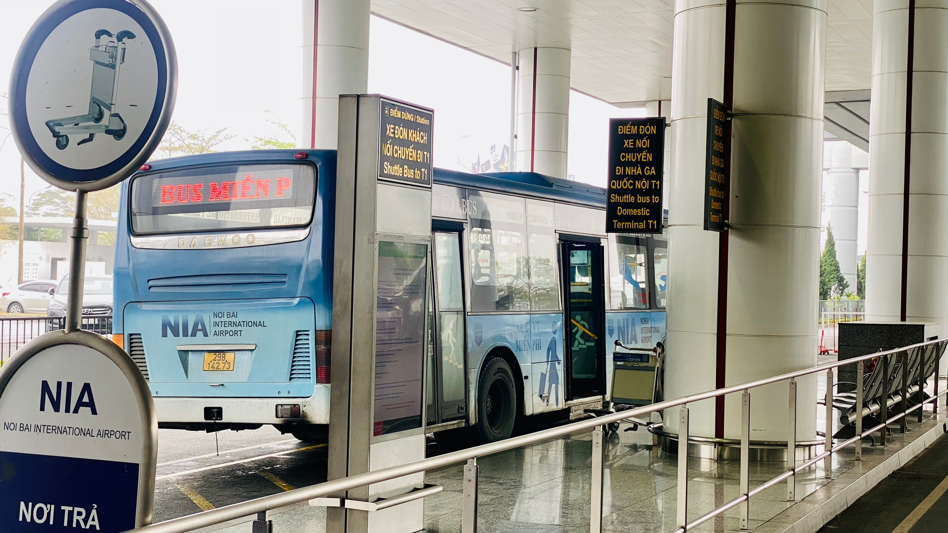 Một số lưu ý khi sử dụng 'Shuttle bus miễn phí' tại Sân bay Nội Bài