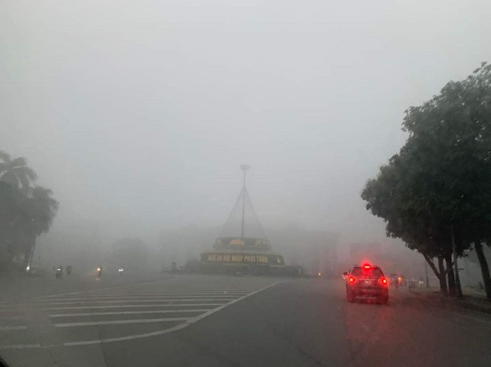Sương mù dày đặc phủ kín ở Nghệ An