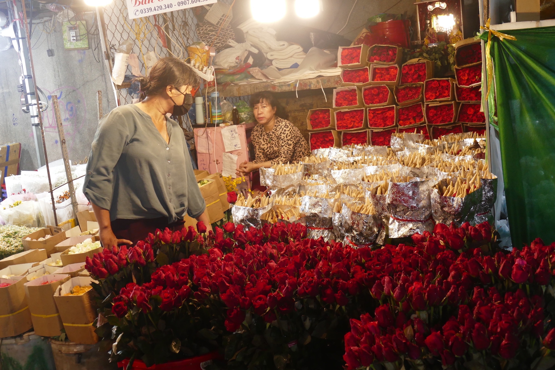 Chợ hoa lớn nhất TP.HCM đìu hiu mùa Valentine