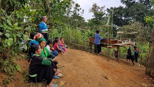 Khai phá hủ tục ở bản người Mông Ché Lầu