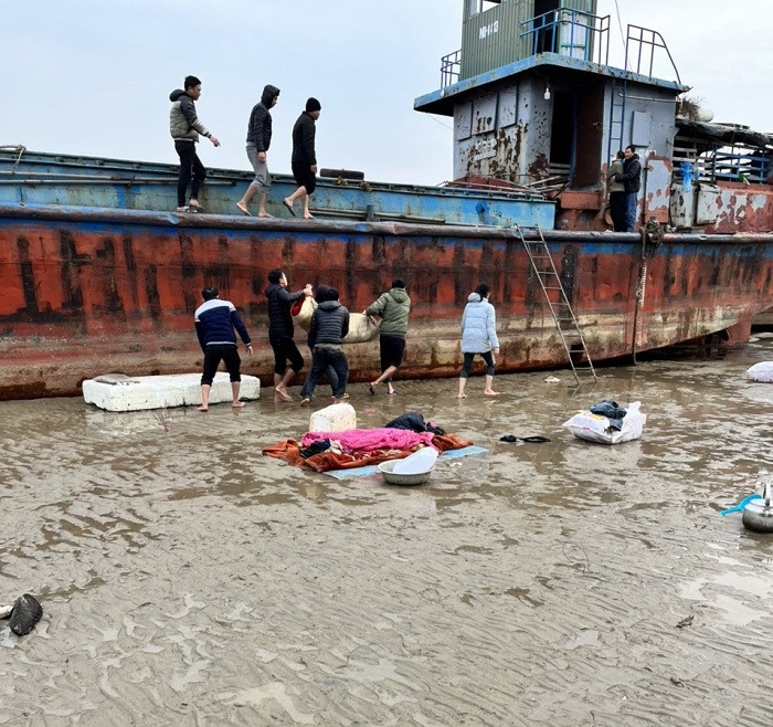Quảng Ninh: Người lái sà lan rơi xuống biển tử vong