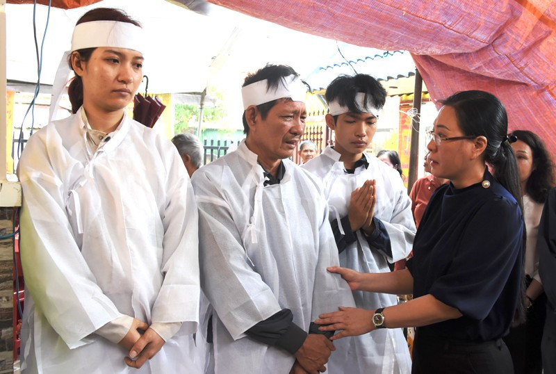 Bí thư Quảng Ngãi thăm hỏi, chia buồn cùng gia đình các nạn nhân trong vụ TNGT