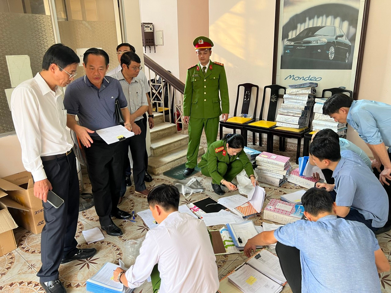 Bắt Giám đốc và hai cấp phó Trung tâm đăng kiểm xe cơ giới Thừa Thiên - Huế