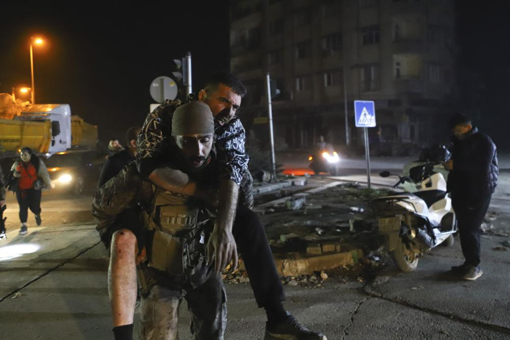 Động đất liên tiếp nổ ra tại Thổ Nhĩ Kỳ, hàng trăm người thương vong