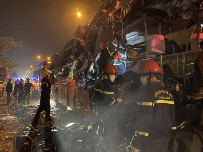 Tai nạn nghiêm trọng giữa xe khách và xe tải khiến 19 người thương vong