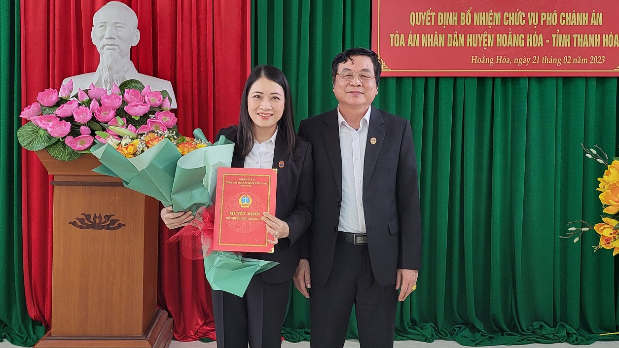 Trao Quyết định bổ nhiệm chức vụ Phó Chánh án TAND huyện Hoằng Hóa