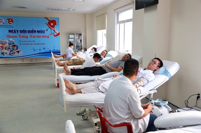 Hơn 200 cán bộ, nhân viên Bệnh viện Trung ương Huế tham gia hiến máu tình nguyện