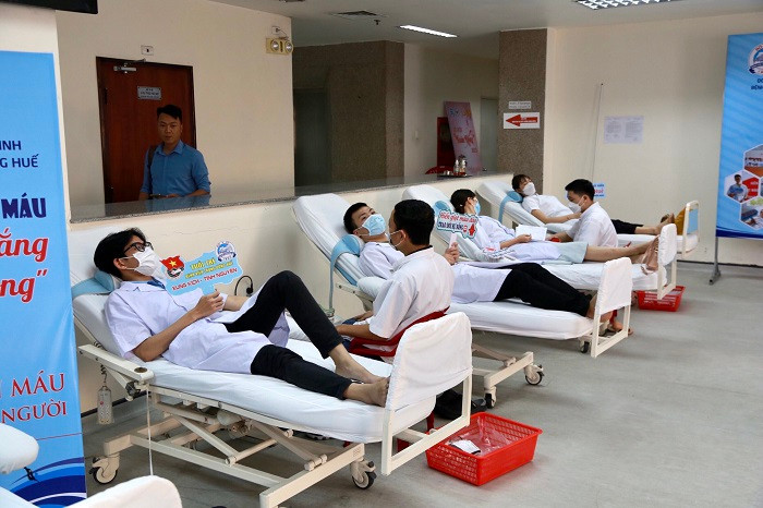 Hơn 200 cán bộ, nhân viên Bệnh viện Trung ương Huế tham gia hiến máu tình nguyện