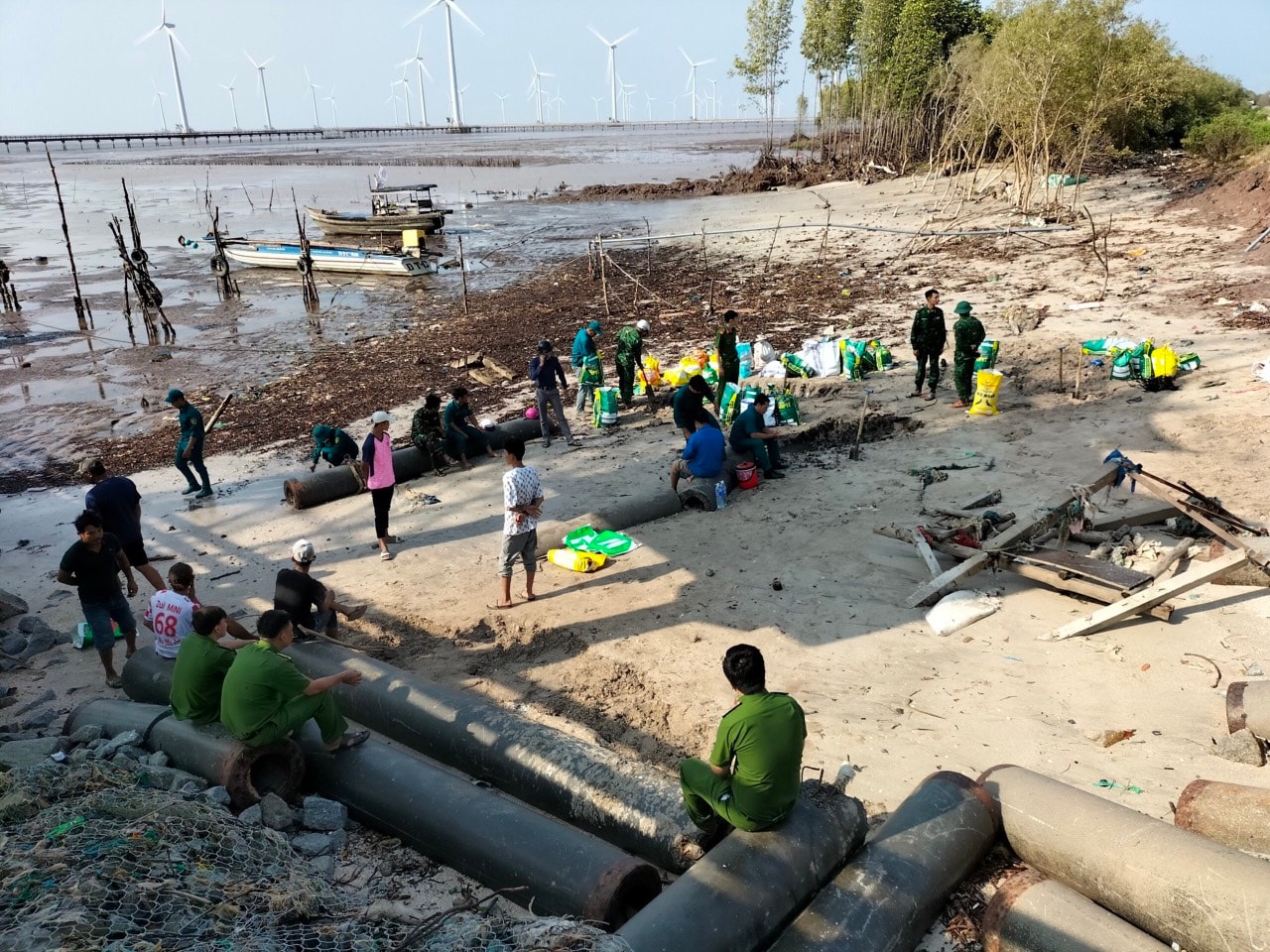 Đã tìm ra nguyên nhân gây sạt lở đê biển Đông