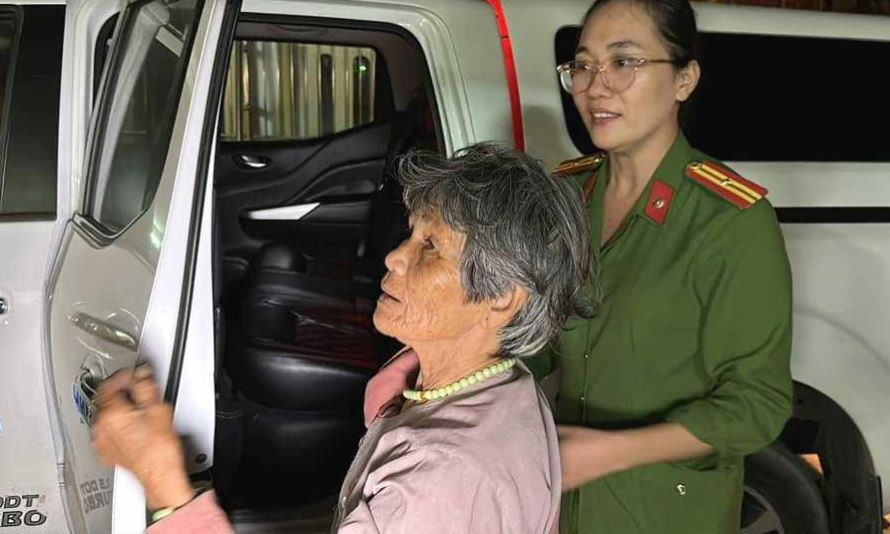 Nữ Thiếu tá đưa bà cụ đi lạc hơn 700km về đoàn tụ gia đình