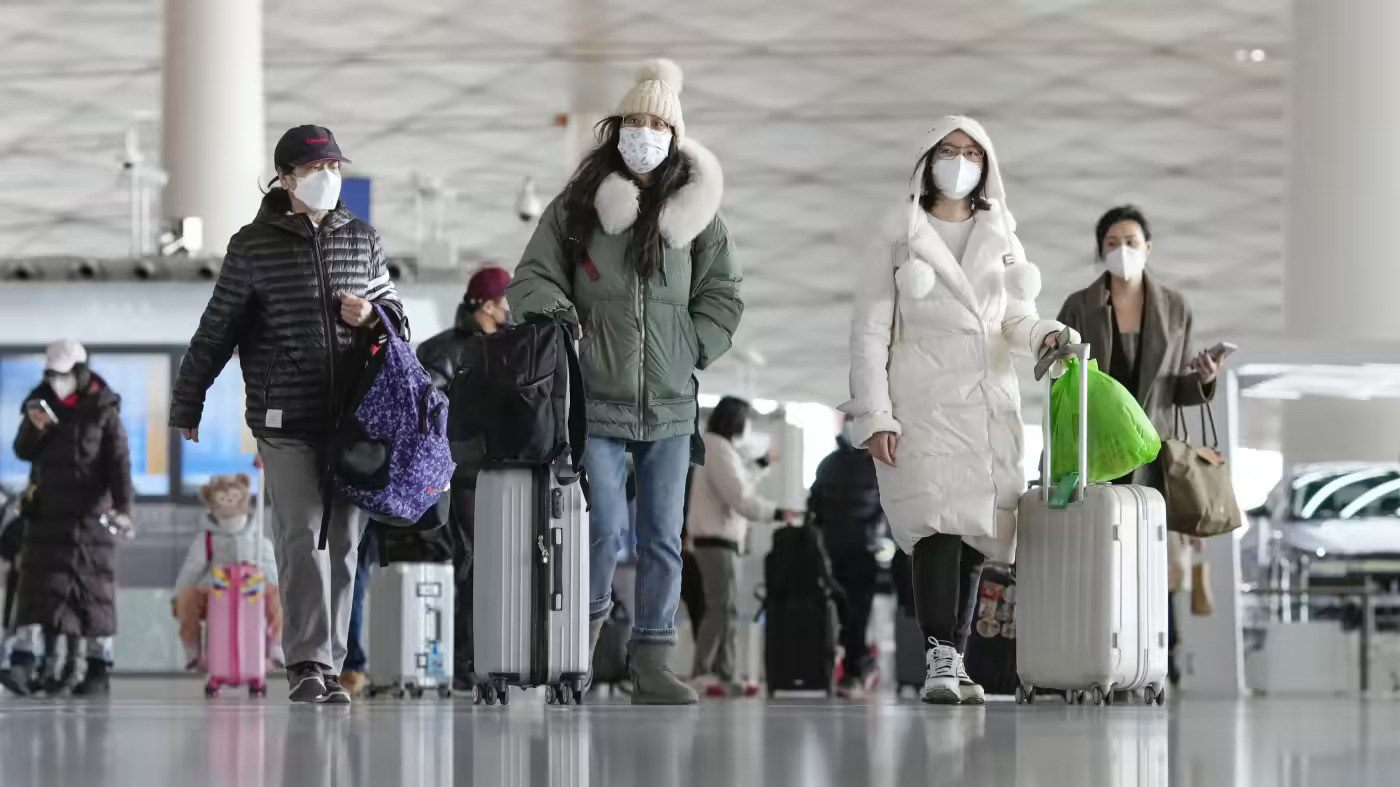 Nhật Bản bỏ yêu cầu bắt buộc xét nghiệm COVID-19 đối với hành khách từ Trung Quốc
