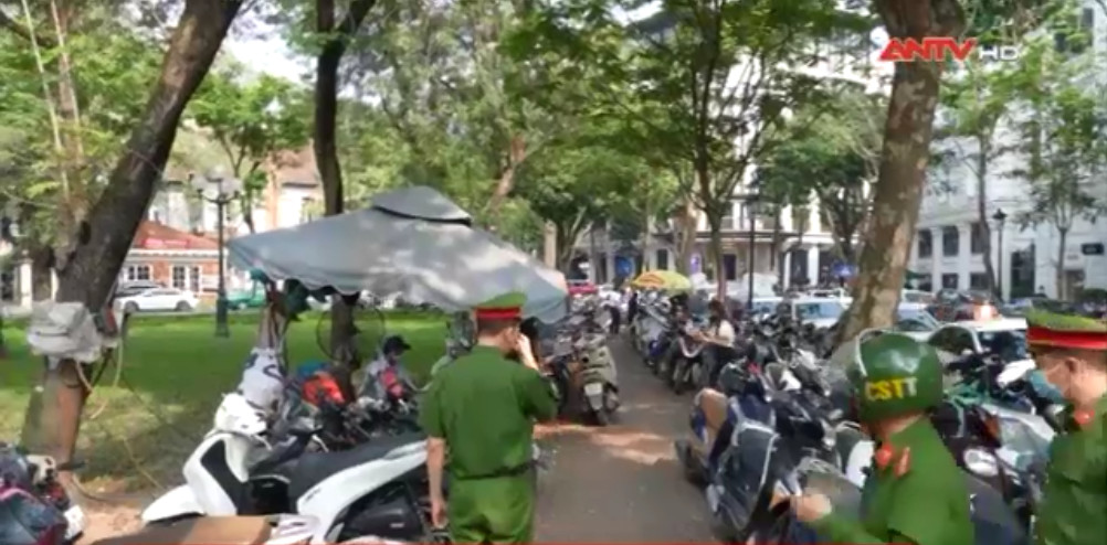 Hà Nội: Bãi xe một tháng bị xử phạt 5 lần vẫn tiếp tục vi phạm