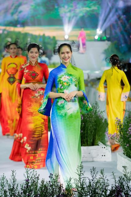 Dấu ấn riêng của Ntk Vũ Thảo Giang với “Việt Nam gấm hoa” tại Lễ hội Áo dài Thành phố Hồ Chí Minh 