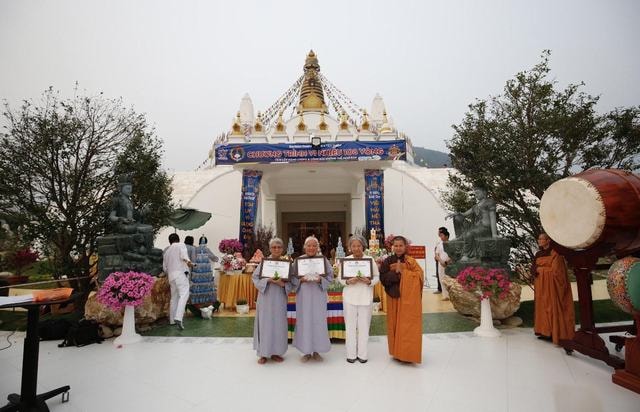 Ấn tượng ‘Kora Stupa’ - 108 vòng vi nhiễu Đại Bảo tháp Mandala Tây Thiên