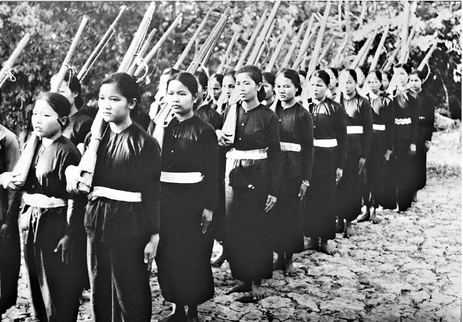 Phụ nữ Việt Nam phát huy truyền thống vẻ vang trong xây dựng và bảo vệ đất nước