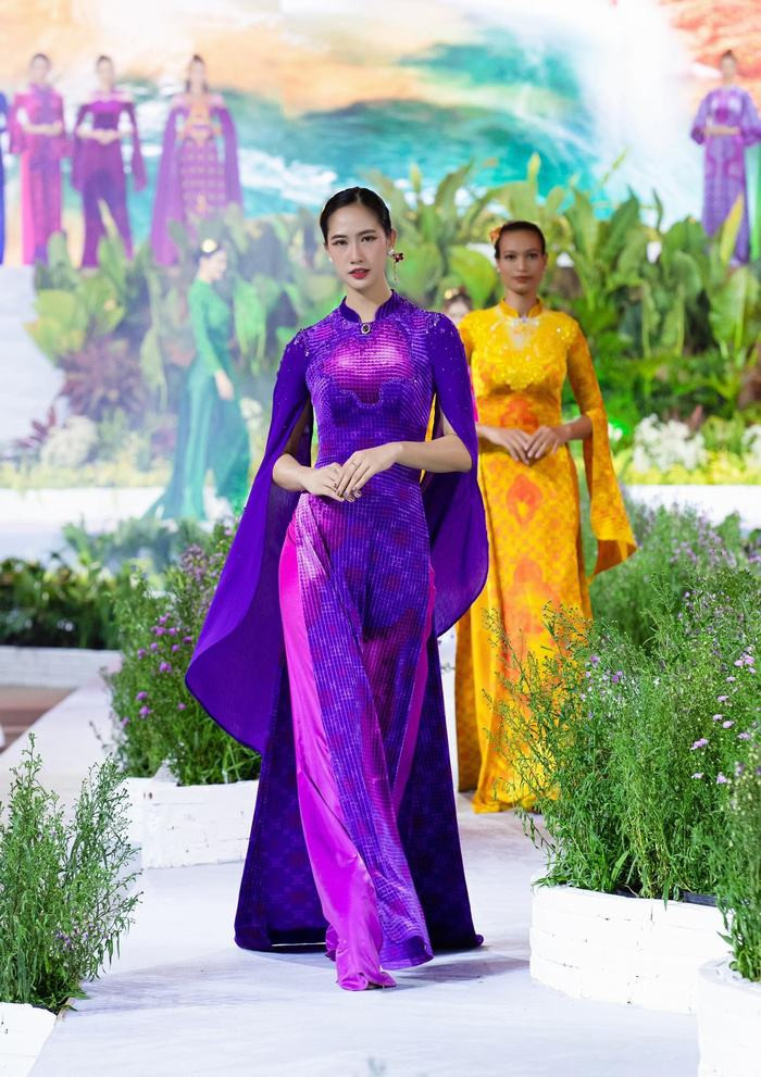 Bst áo dài Việt gây ấn tượng với bạn bè quốc tế tại Lễ hội áo dài TP.HCM