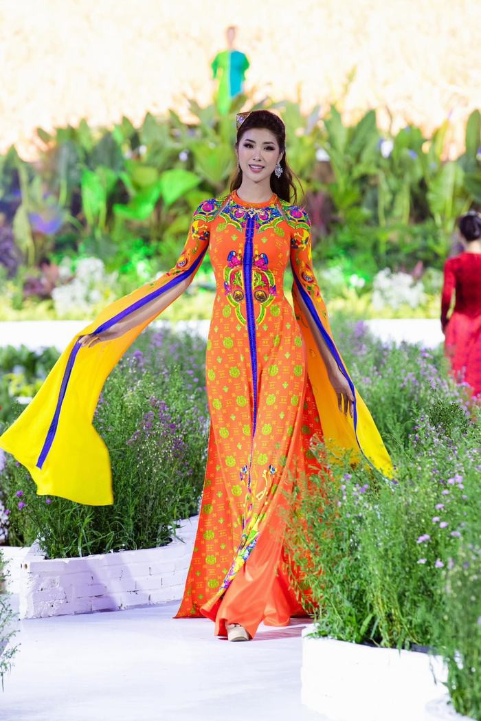 Bst áo dài Việt gây ấn tượng với bạn bè quốc tế tại Lễ hội áo dài TP.HCM