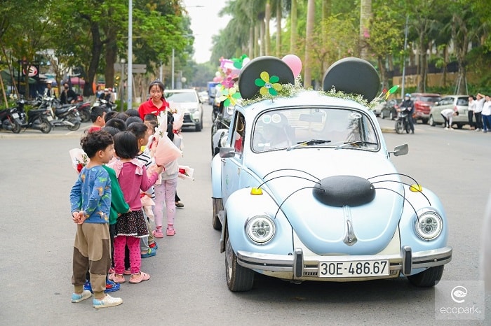 Thông điệp gửi mẹ qua chiếc chong chóng tuổi thơ 