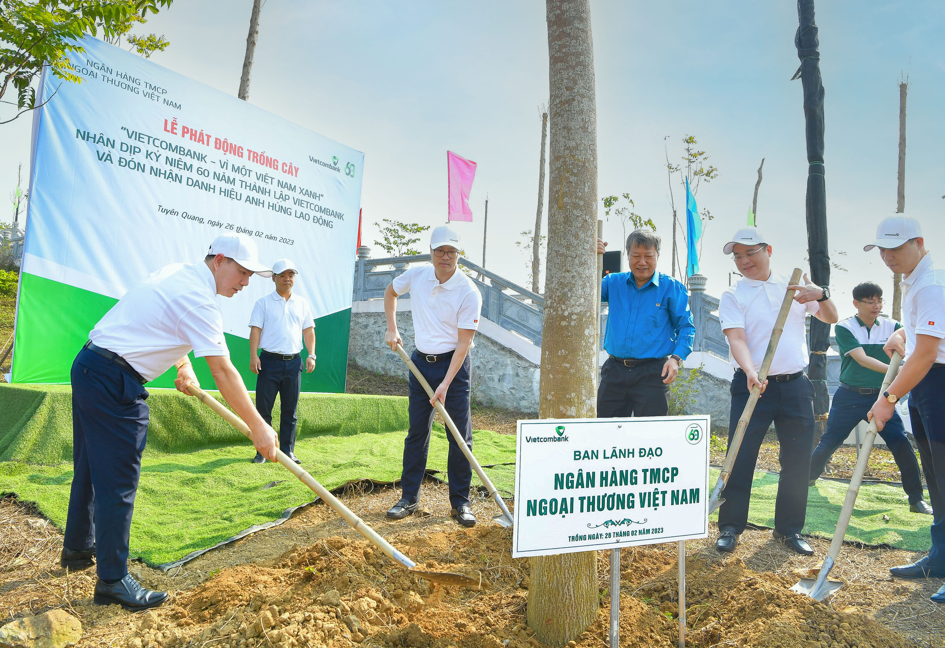 Vietcombank phát động chương trình trồng 60.000 cây xanh