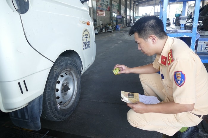 Ngày thứ 2 CSGT hỗ trợ các trung tâm đăng kiểm TP.HCM