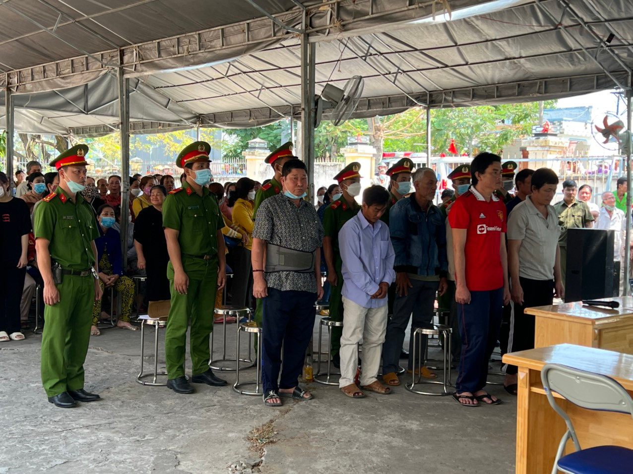 TAND huyện Cần Giờ (TP.HCM) xét xử lưu động nhóm đối tượng tổ chức đá gà ăn tiền