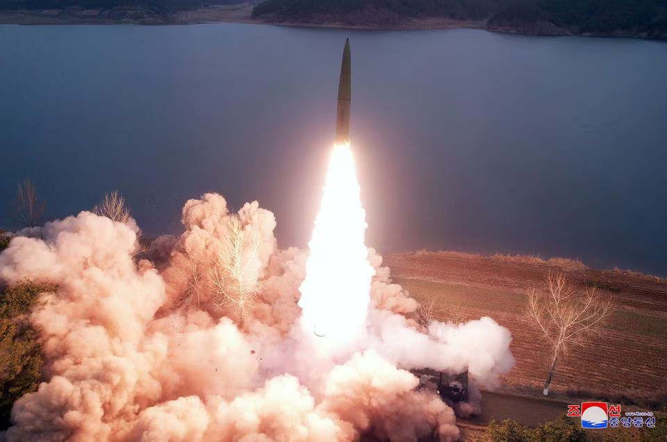 Triều Tiên xác nhận thử tên lửa đất đối đất tầm trung
