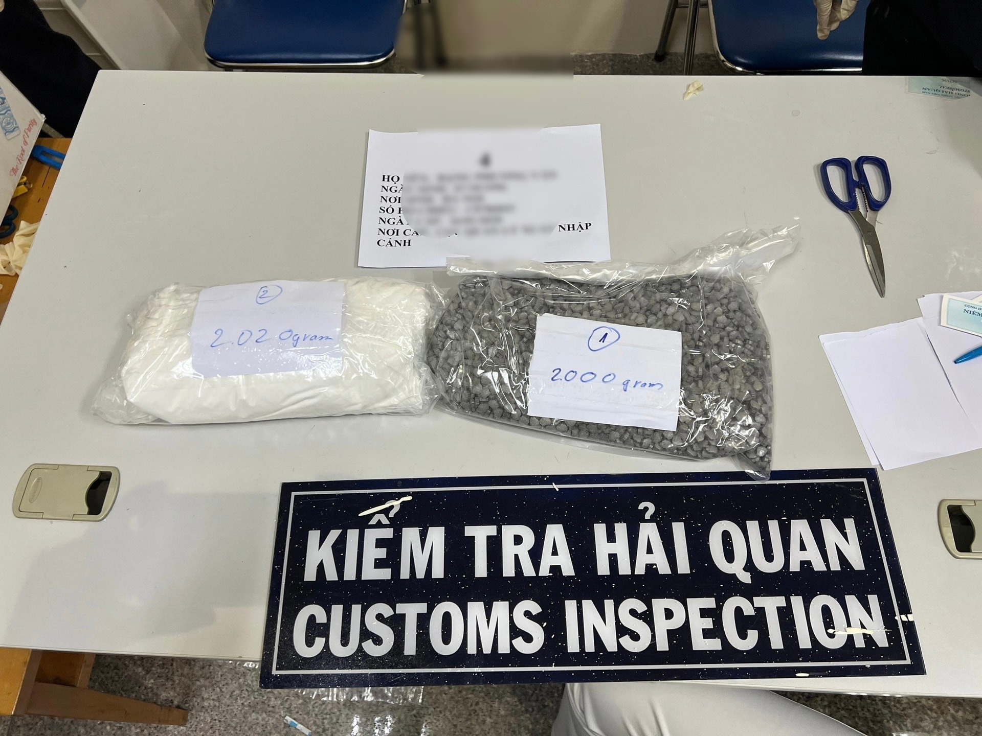 3-hon-10-kg-ma-tuy-duoc-van-chuyen-trai-phep-tu-phap-ve-viet-nam-bang-duong-hang-khong.jpg