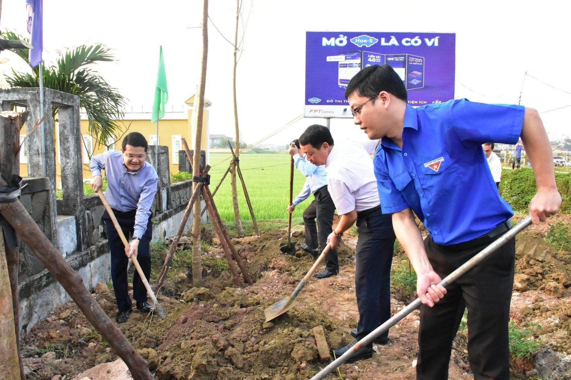 anh-3-lanh-dao-tinh-va-hon-500-can-bo-chien-sy-doan-vien-thanh-nien-tham-gia-cac-hoat-dong-sau-le-phat-dong.jpg