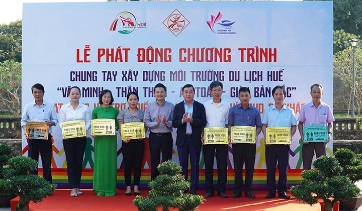 anh-2.1-tang-bien-diem-ve-sinh-mien-phi-cho-cac-don-vi-dang-ky.jpg