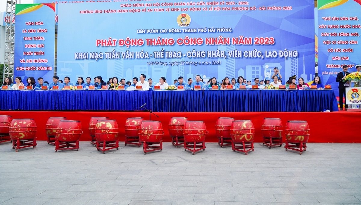 hai-phong-tang-qua-cho-doan-vien-cong-nhan-vien-lao-dong-2023-2.jpg