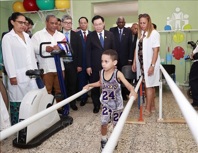 Chủ tịch Quốc hội thăm Trường đặc biệt hữu nghị Cuba - Việt Nam -0