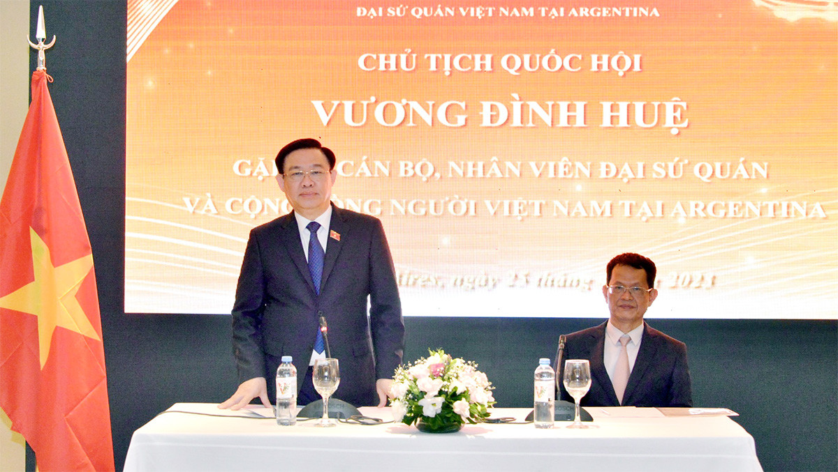 Chủ tịch Quốc hội Vương Đình Huệ: Gìn giữ văn hoá Việt và tiếng Việt, bởi “văn hoá còn, tiếng việt còn là dân tộc còn” -2