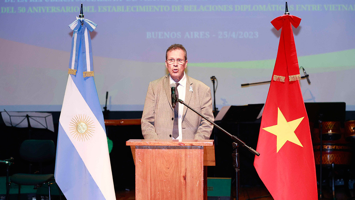 Chủ tịch Quốc hội Vương Đình Huệ dự Chương trình nghệ thuật đặc biệt Việt Nam – Argentina -3