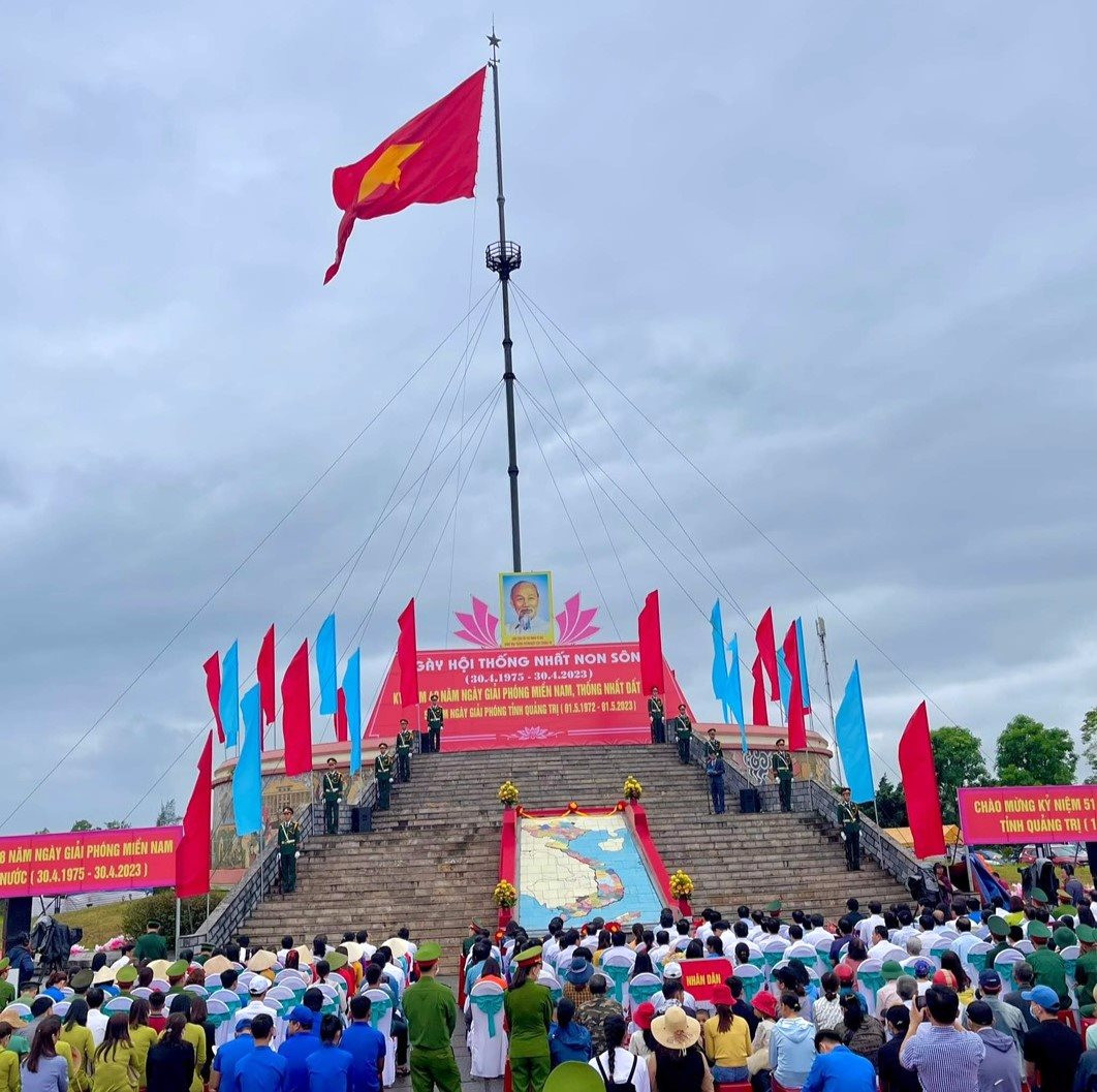 le-thuong-co-thong-nhat-non-song2.jpg