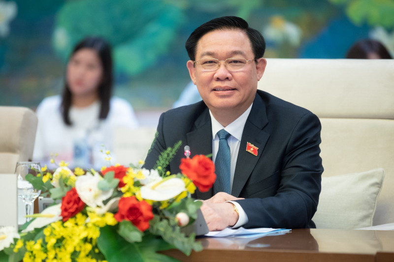 Chủ tịch Quốc hội Vương Đình Huệ tiếp Chủ tịch Liên minh Nghị sĩ hữu nghị Nhật – Việt