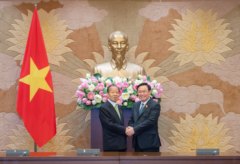 Chủ tịch Quốc hội Vương Đình Huệ tiếp Chủ tịch Liên minh Nghị sĩ hữu nghị Nhật – Việt