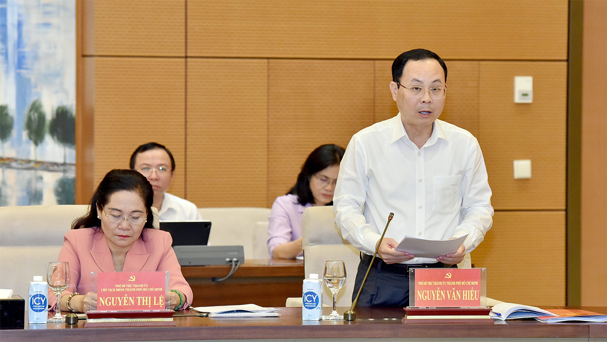 Chủ tịch Quốc hội Vương Đình Huệ chủ trì cuộc làm việc với Ban Thường vụ Thành ủy TP. Hồ Chí Minh -4