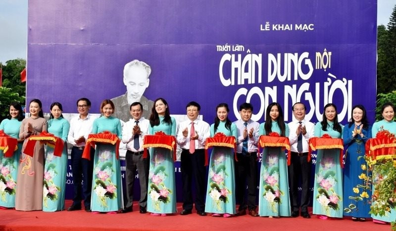 ho_chi_minh_chan_dung_mot_con_nguoi_2.jpg