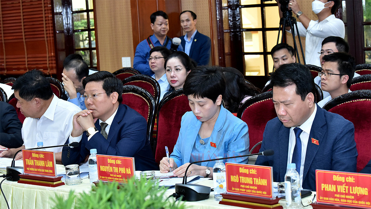 Chủ tịch Quốc hội Vương Đình Huệ làm việc với Ban Thường vụ Tỉnh ủy Hà Nam -1