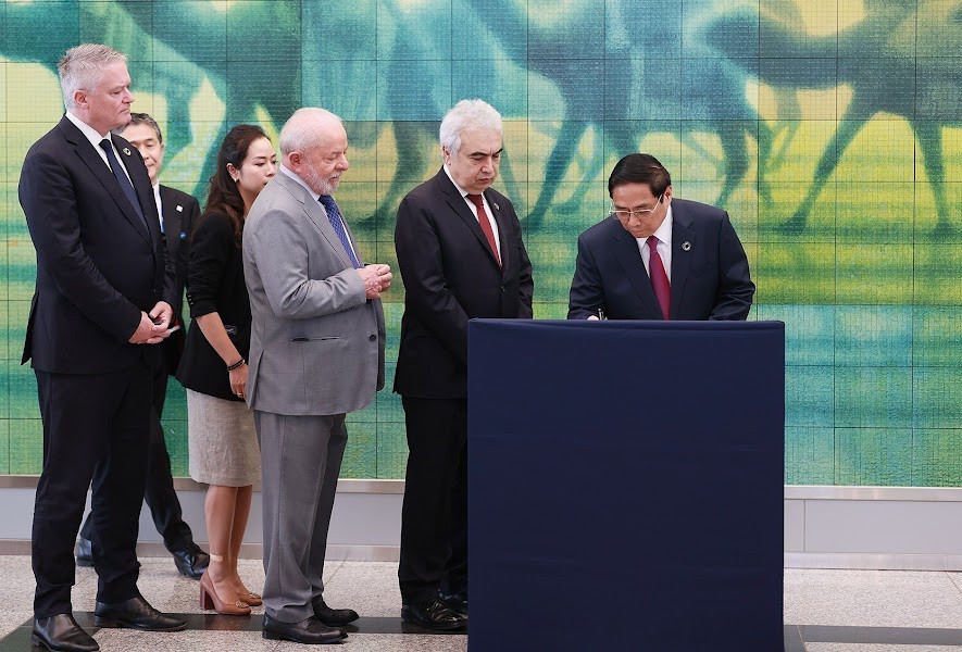 Chùm ảnh: Thủ tướng Phạm Minh Chính thăm Công viên Tưởng niệm Hòa Bình Hiroshima - Ảnh 3.