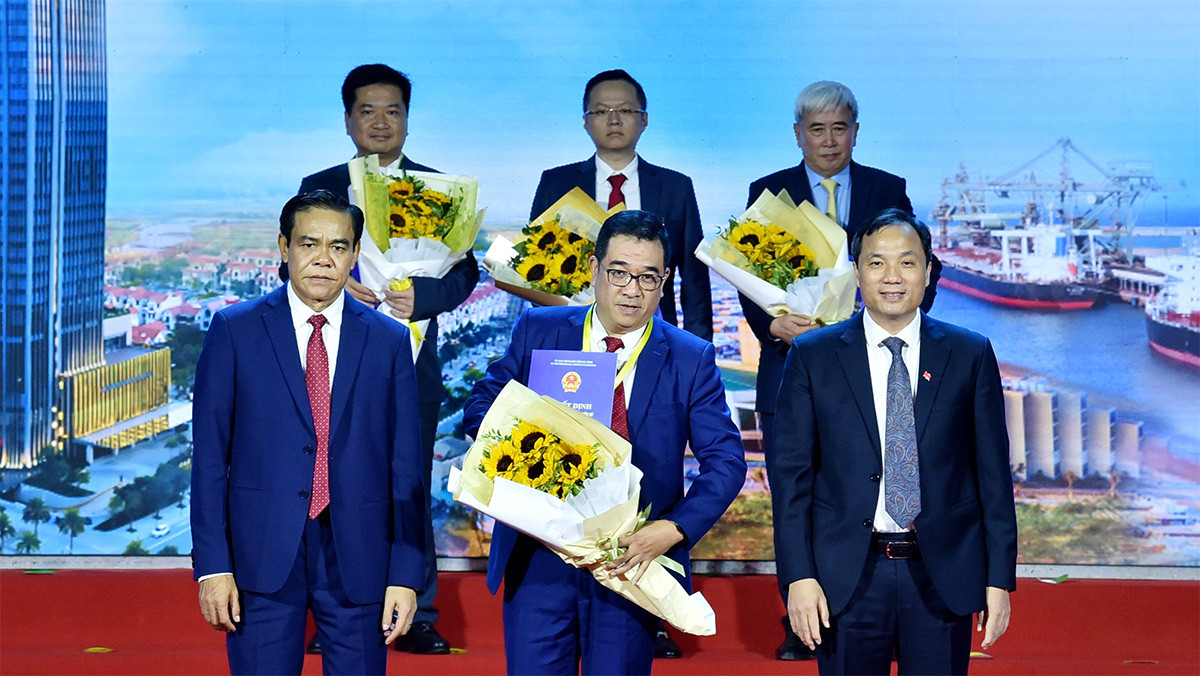 Chủ tịch Quốc hội Vương Đình Huệ: Biến thách thức thành khát vọng phát triển, sớm xây dựng Hà Tĩnh thành tỉnh khá -3