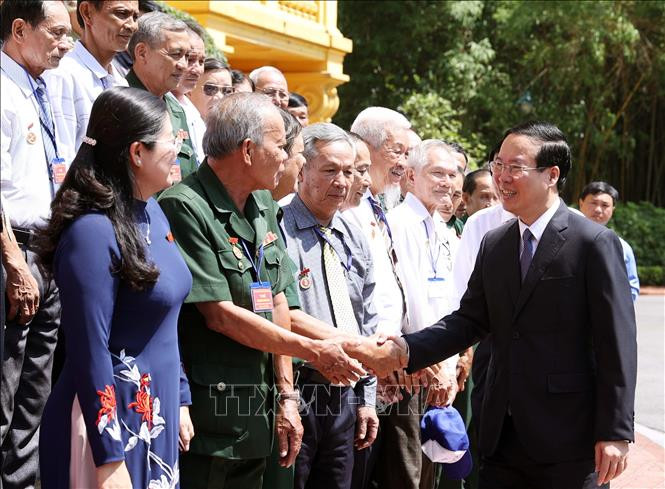 Chủ tịch nước gặp mặt đại biểu người có công tỉnh Vĩnh Long - Ảnh 2.